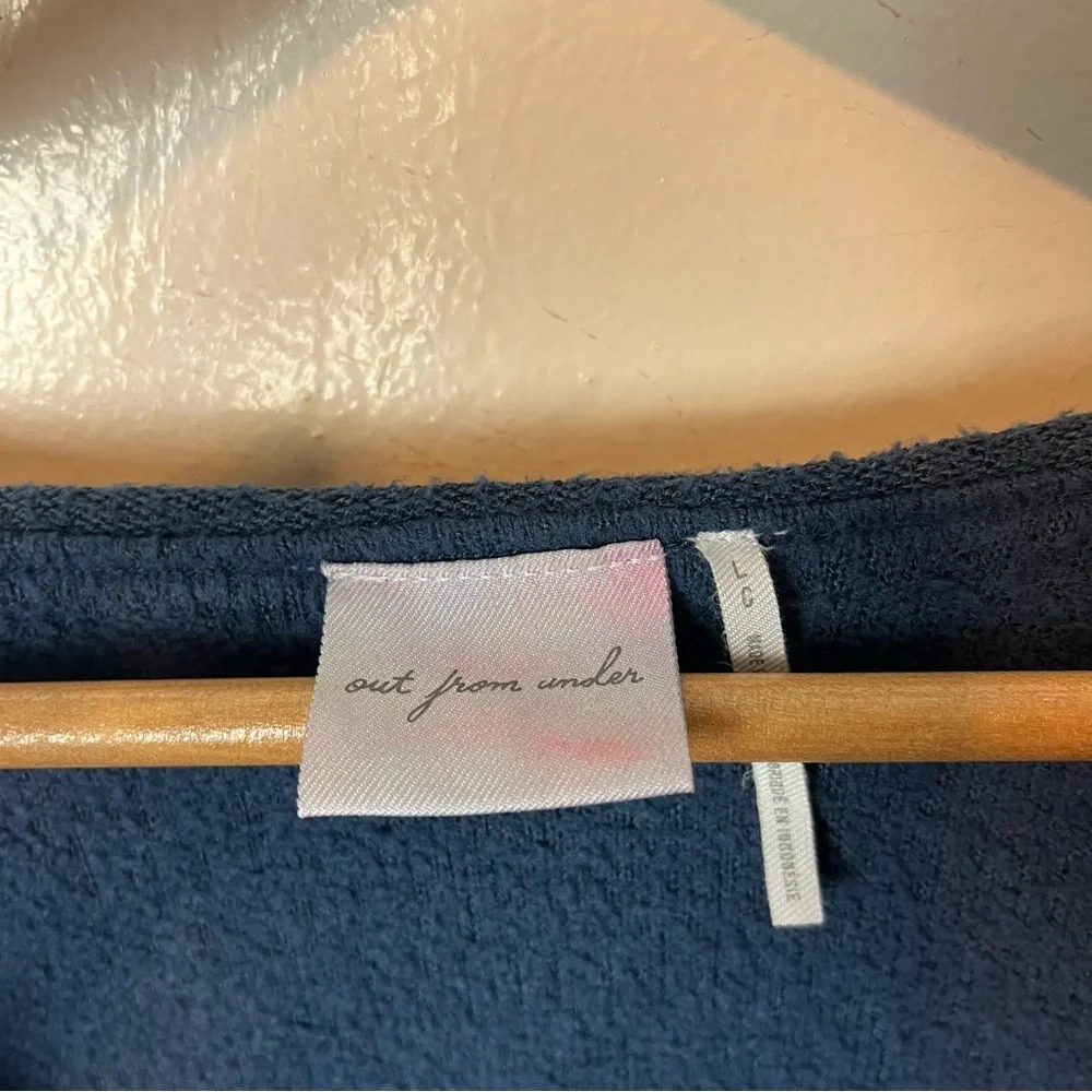 Out From Under Edith Fleece Wrap Top Blue Sweater Knit Size Large Navy Blue UO - Picture 3 of 6